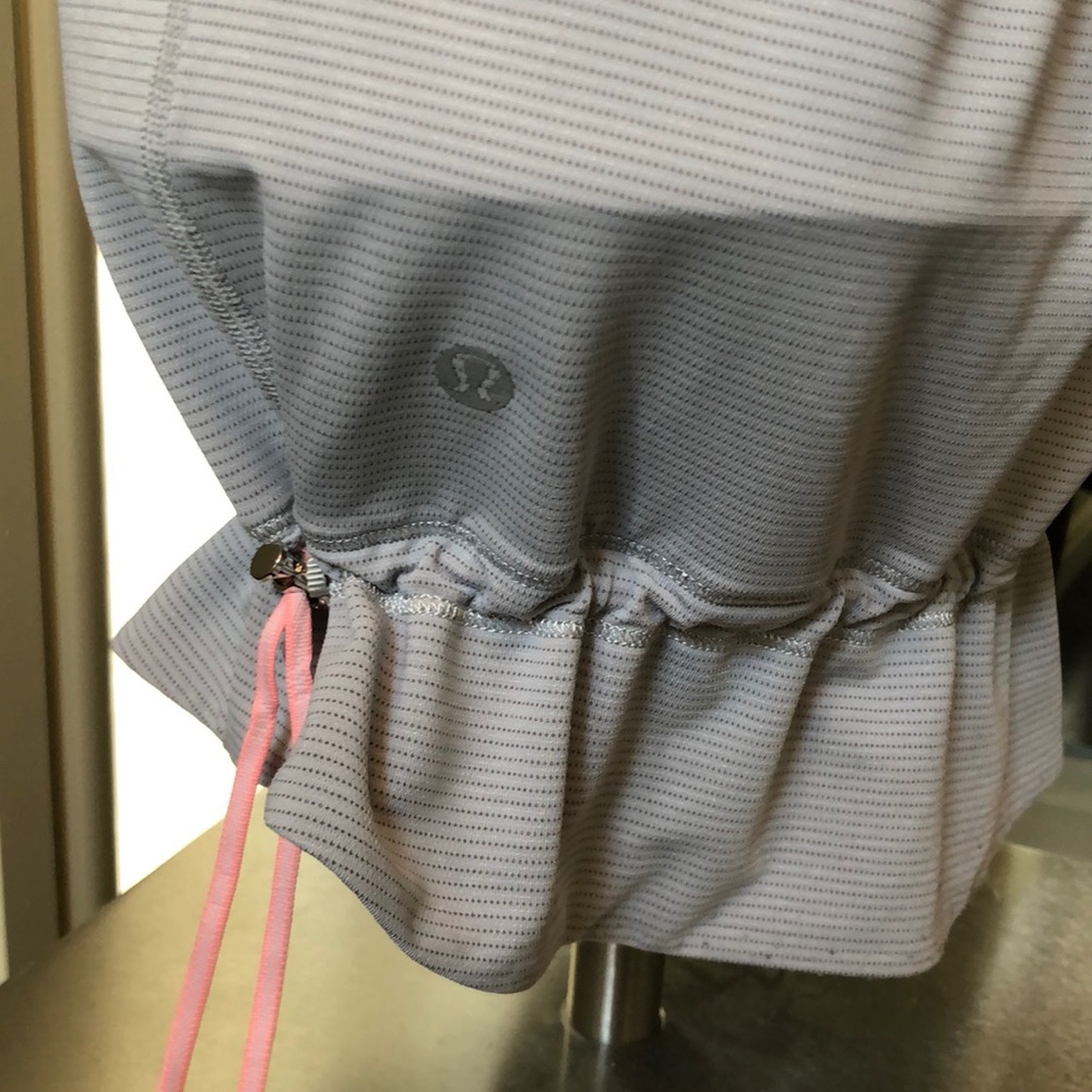 Lululemon blousy tank size 4 - Picture 4 of 8